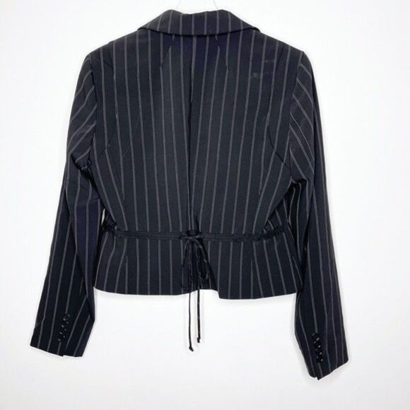 BCBG MAXAZRIA Pinstripe Blazer – Cropped Fit, Business Chic Medium - Picture 7 of 8